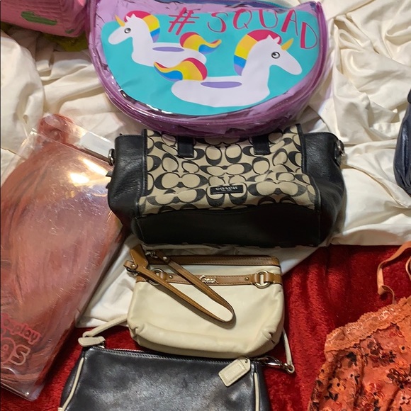 Trade items - Picture 2 of 8